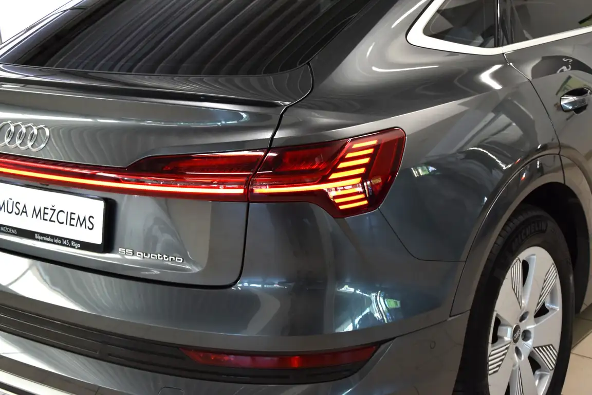 AUDI E-TRON