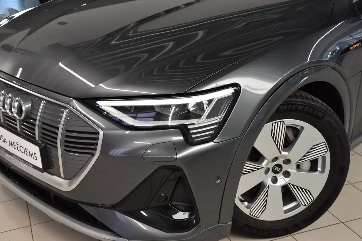 AUDI E-TRON