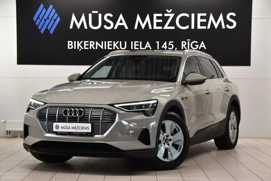 AUDI E-TRON