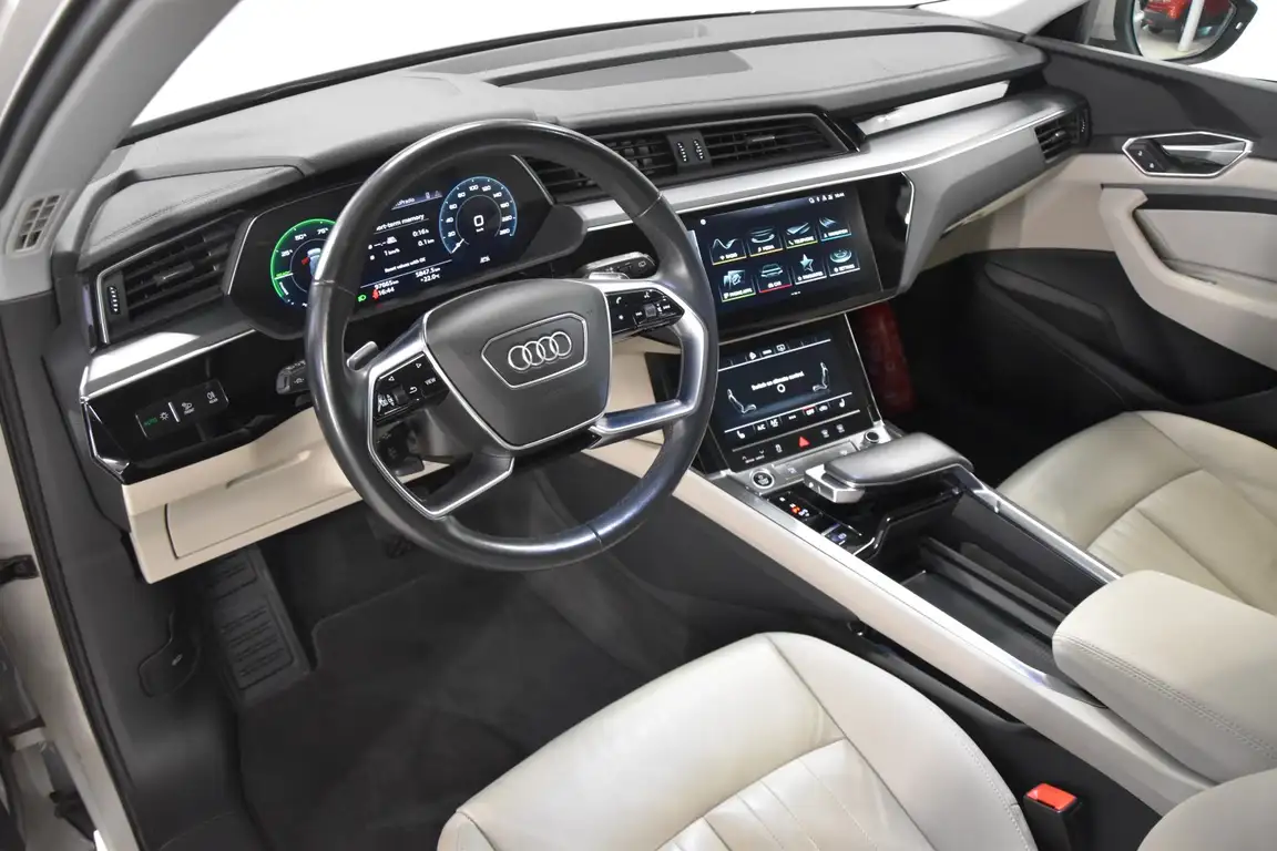 AUDI E-TRON