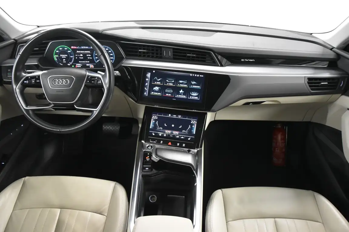 AUDI E-TRON