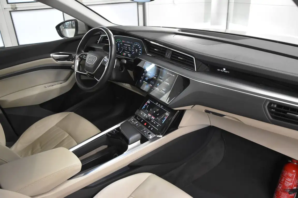 AUDI E-TRON