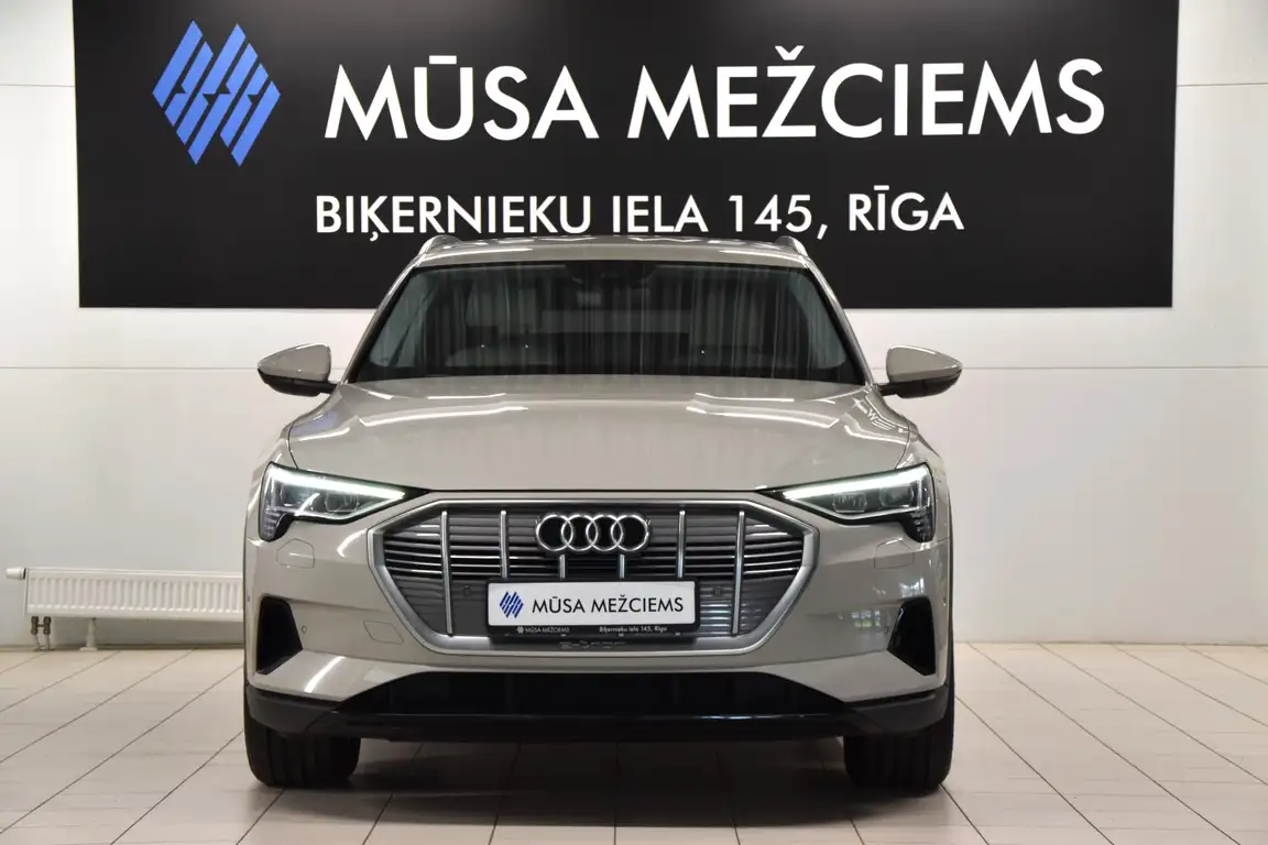AUDI E-TRON