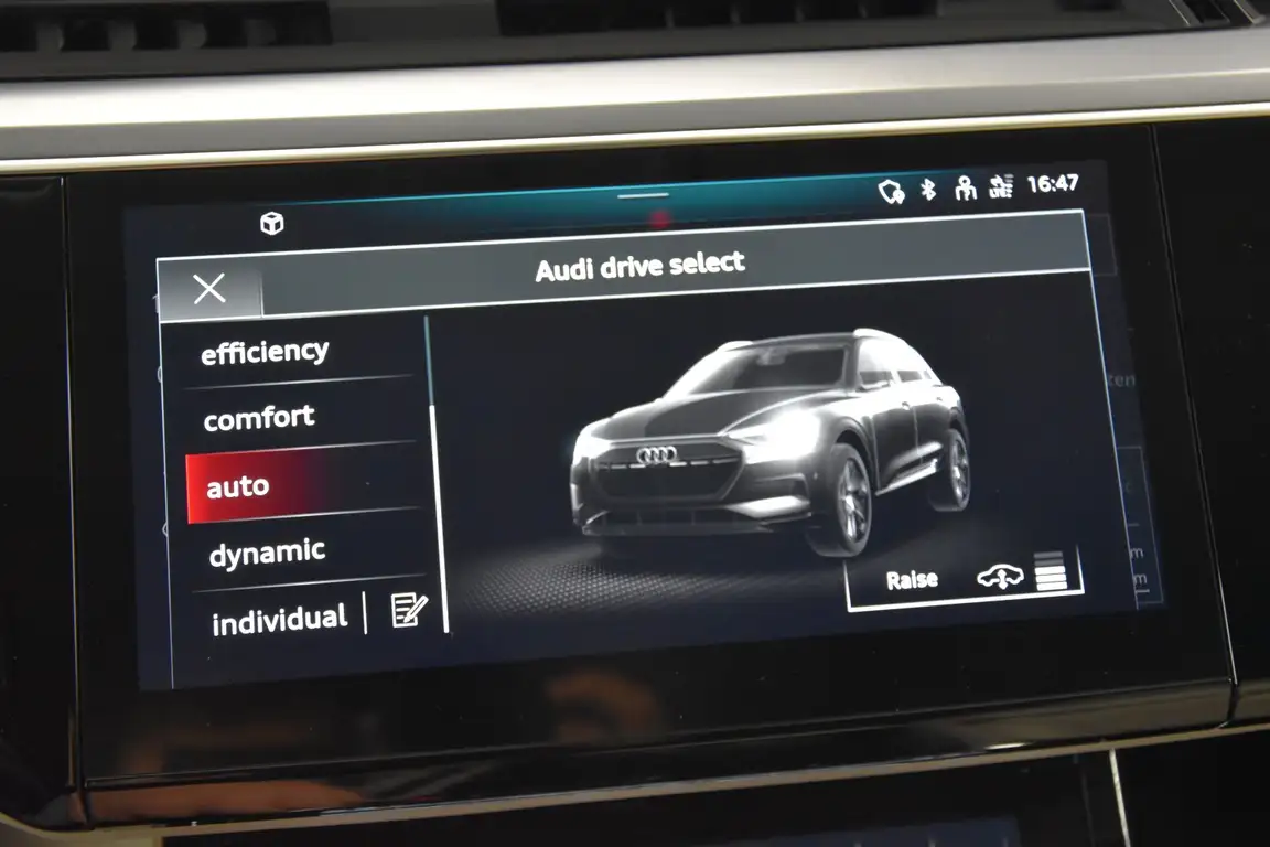 AUDI E-TRON