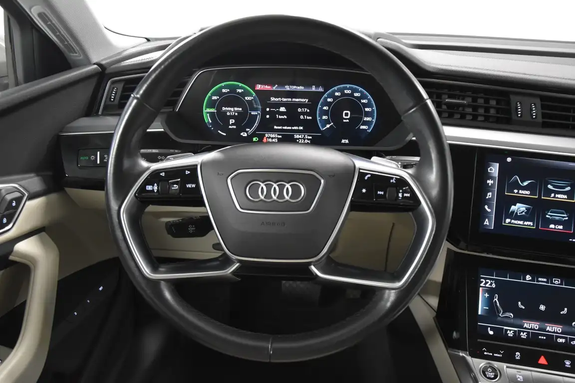 AUDI E-TRON