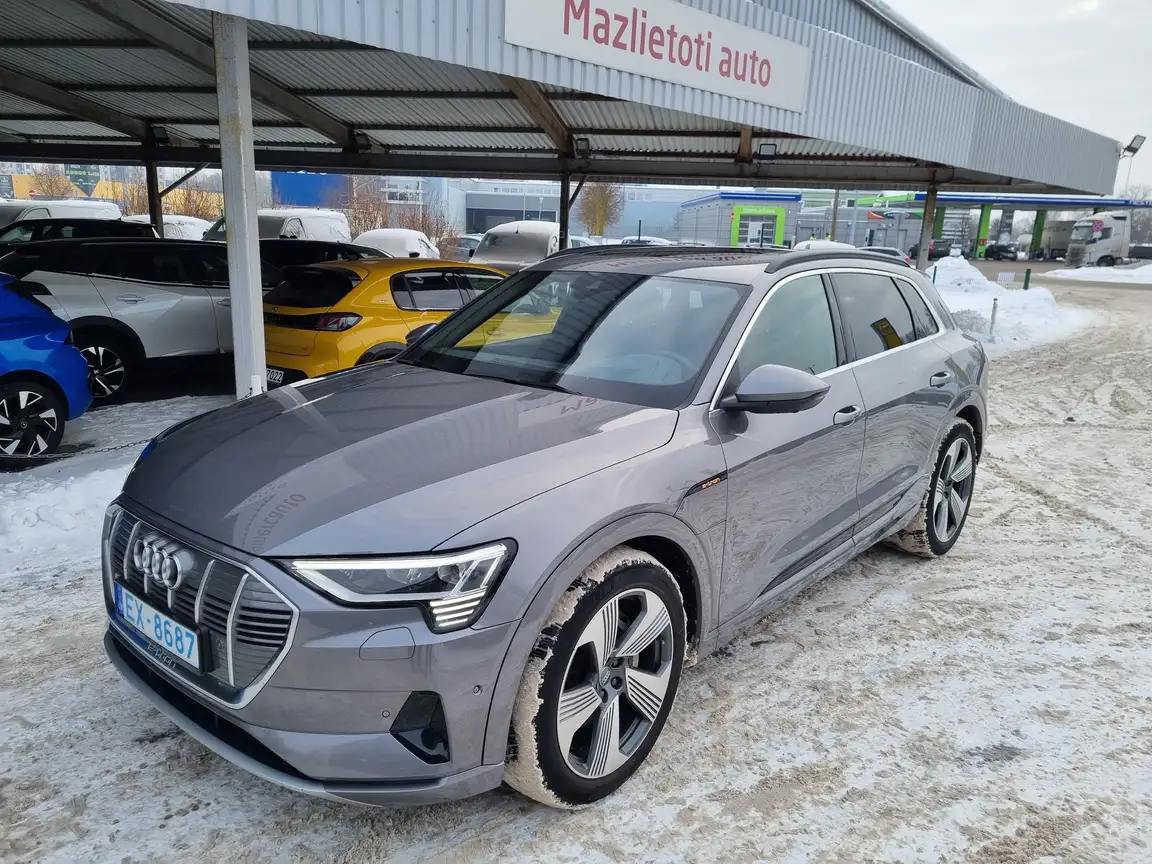 AUDI E-TRON