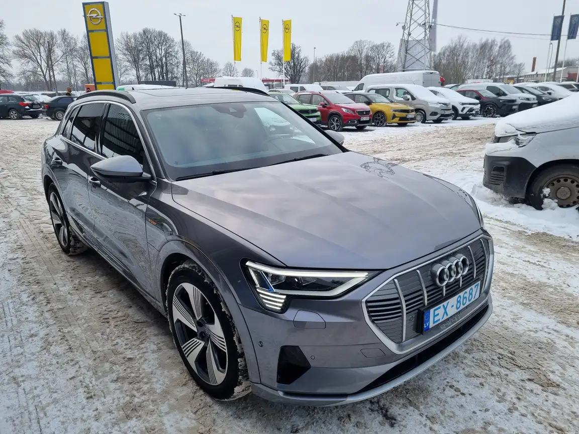 AUDI E-TRON