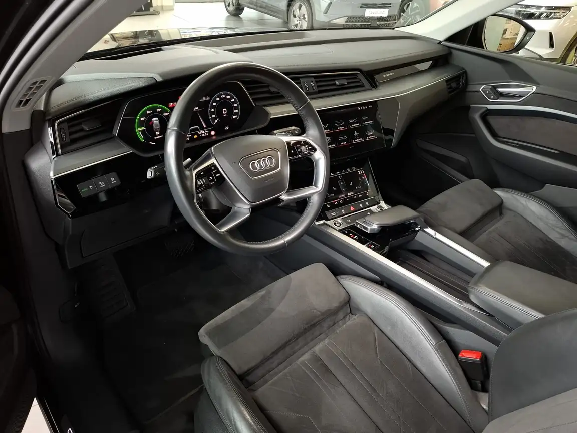 AUDI E-TRON