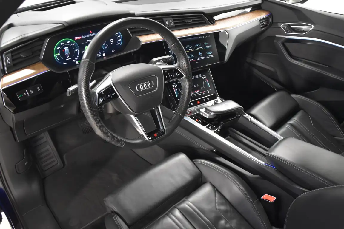 AUDI E-TRON