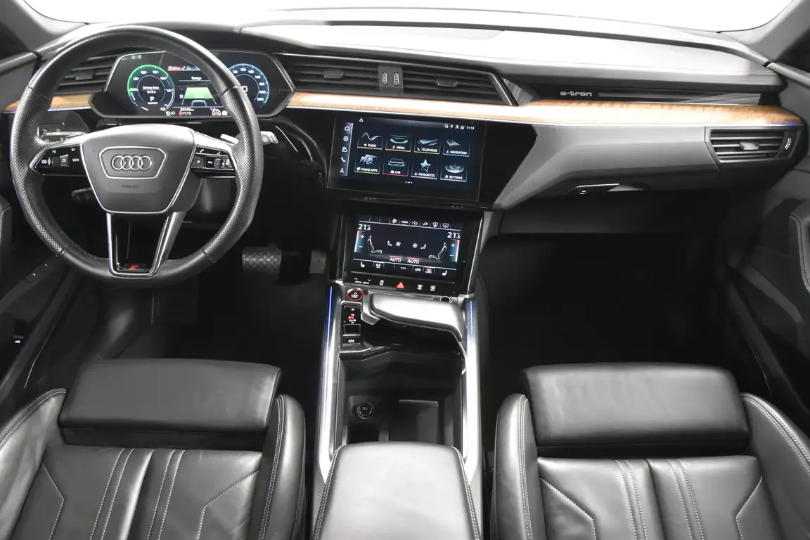 AUDI E-TRON