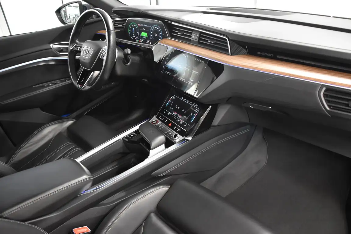 AUDI E-TRON