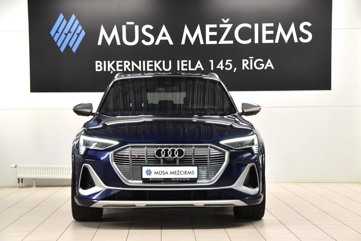 AUDI E-TRON