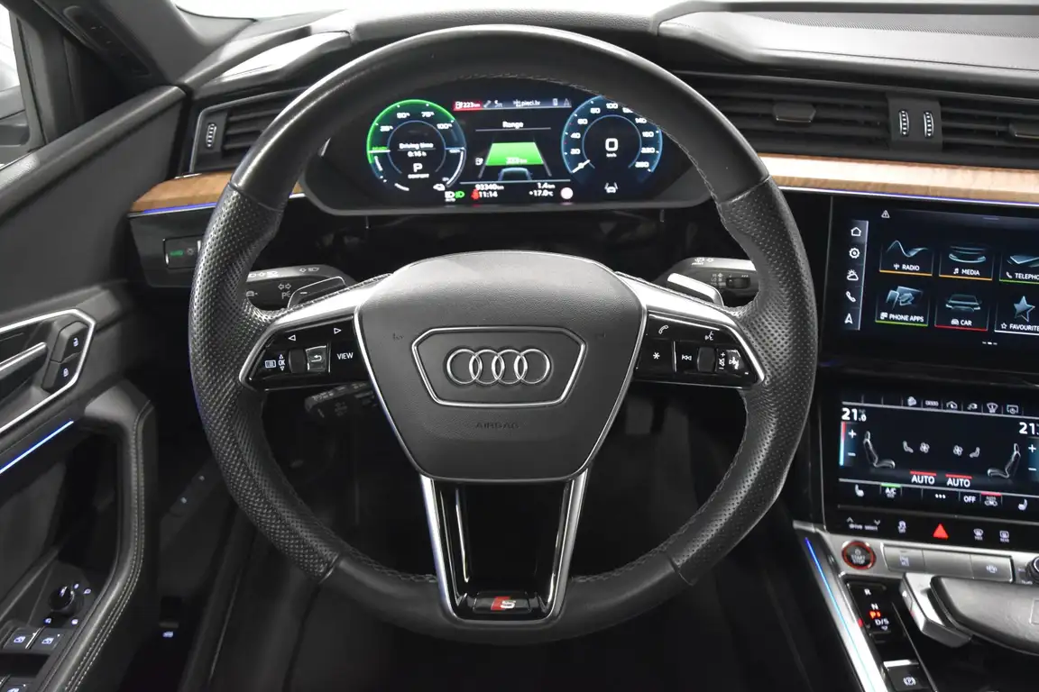 AUDI E-TRON
