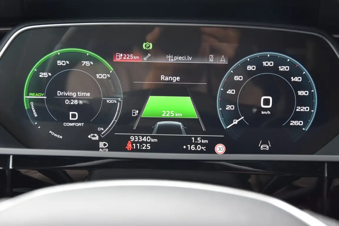 AUDI E-TRON