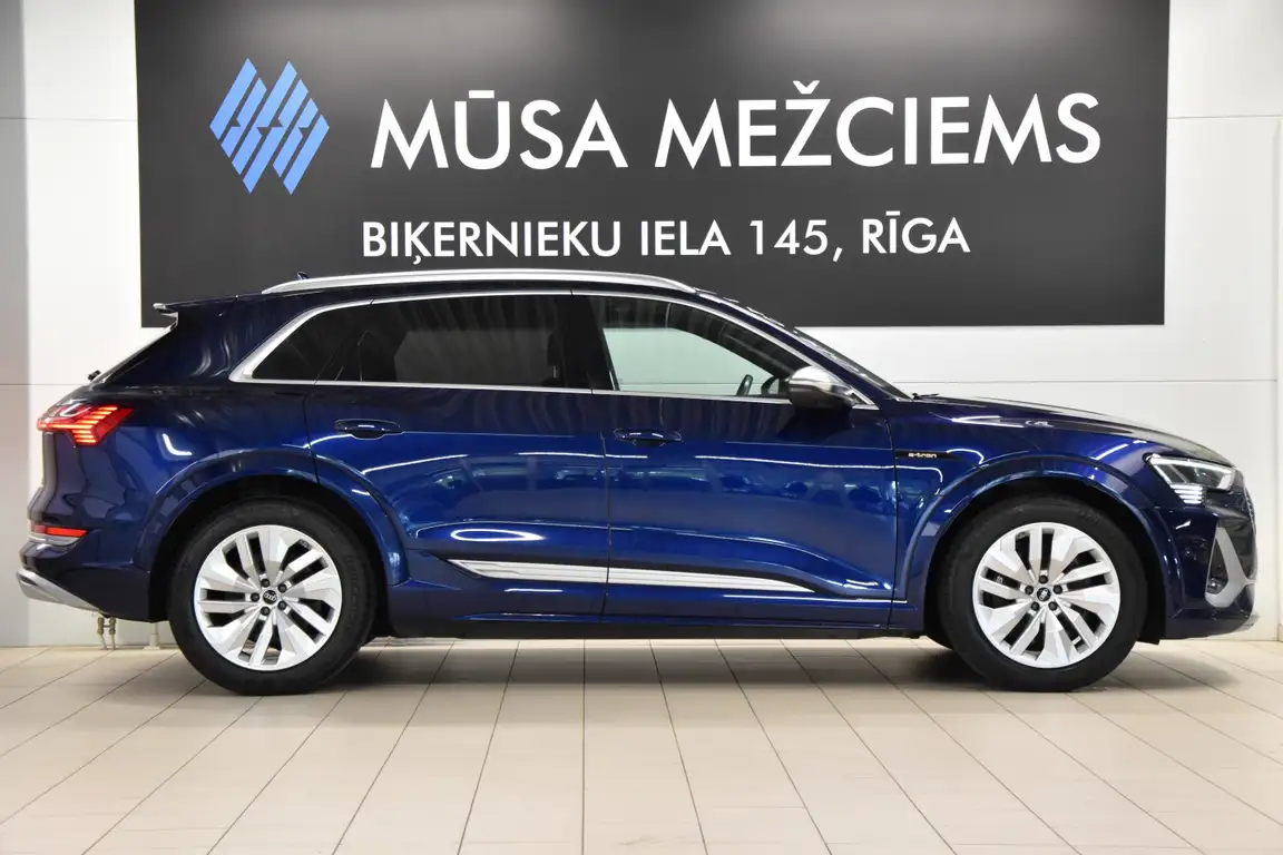 AUDI E-TRON