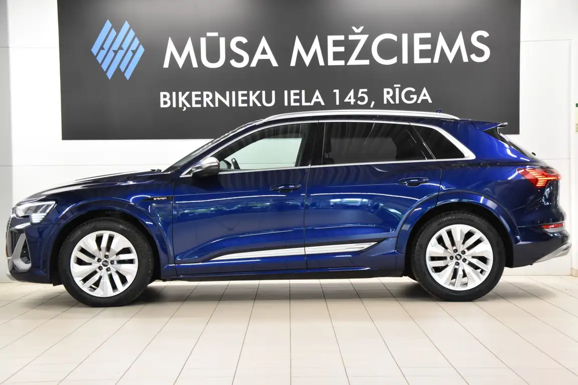 AUDI E-TRON