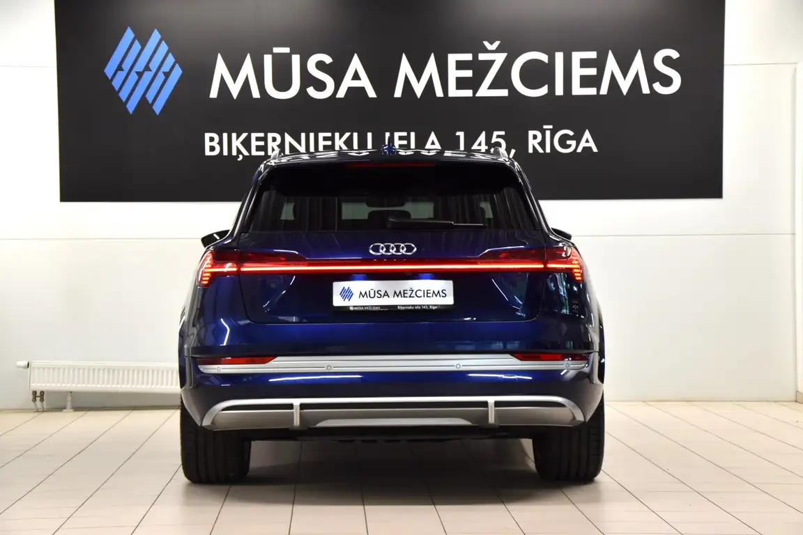 AUDI E-TRON