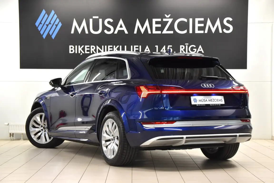 AUDI E-TRON