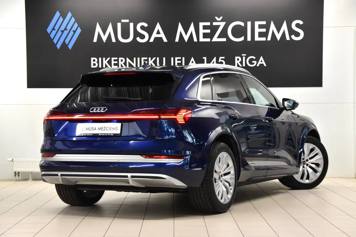 AUDI E-TRON