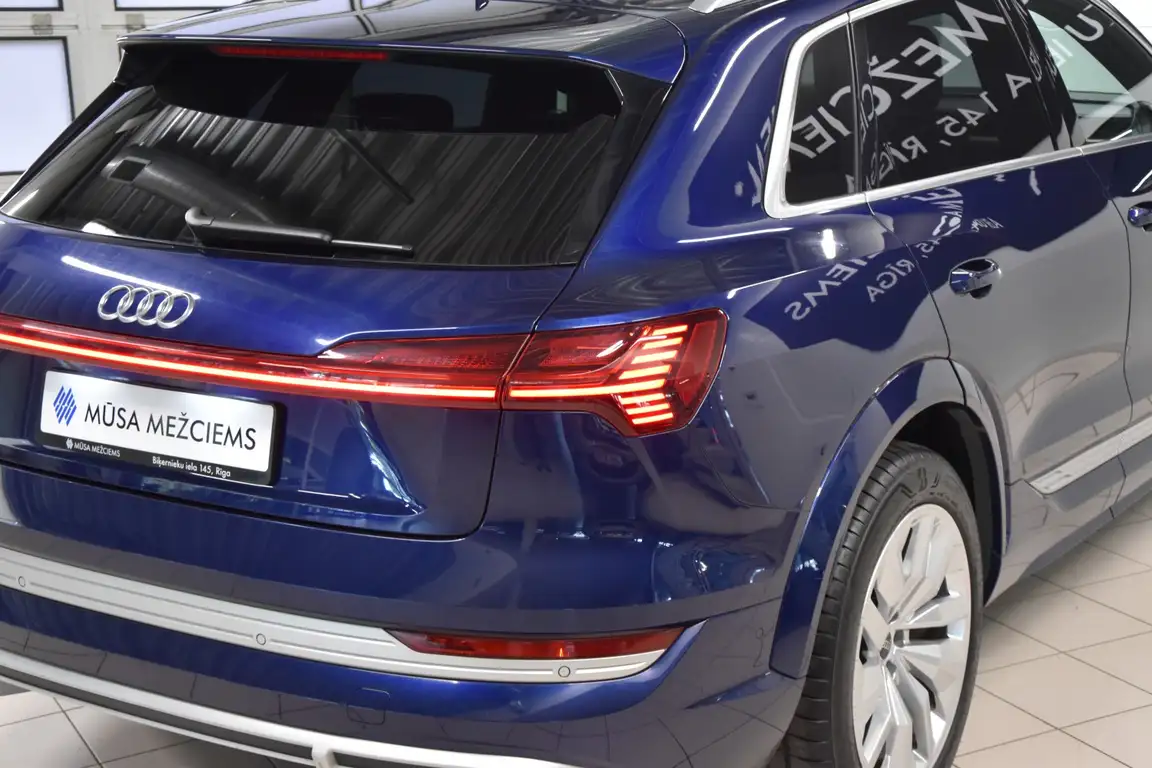 AUDI E-TRON