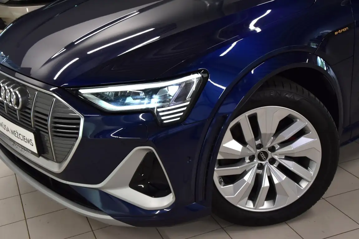 AUDI E-TRON