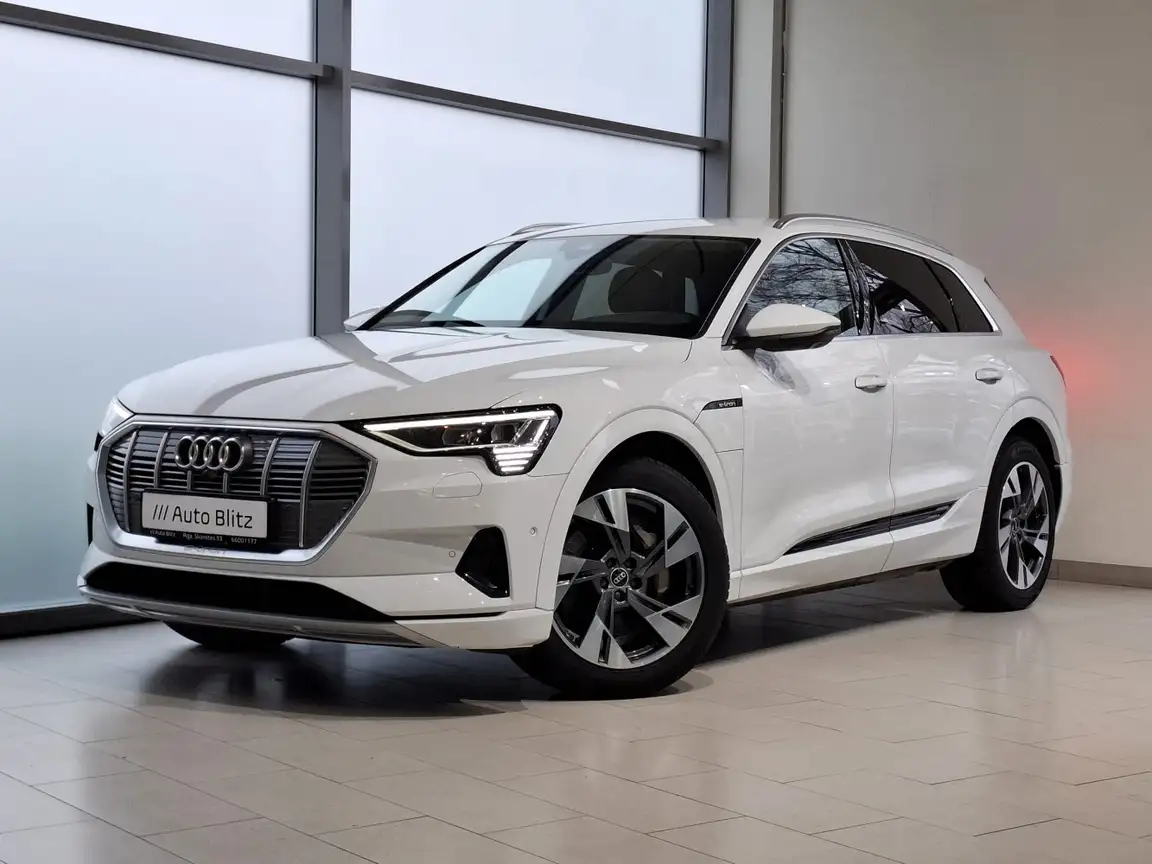 AUDI E-TRON