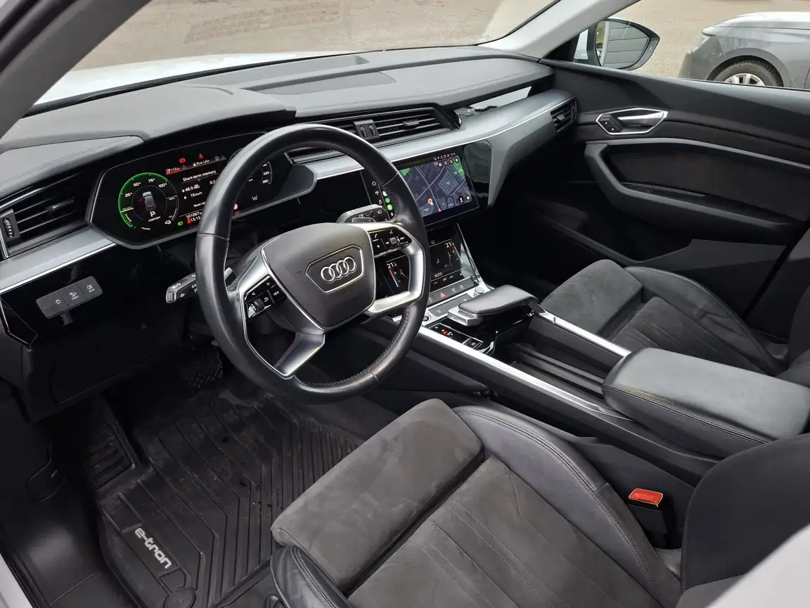 AUDI E-TRON