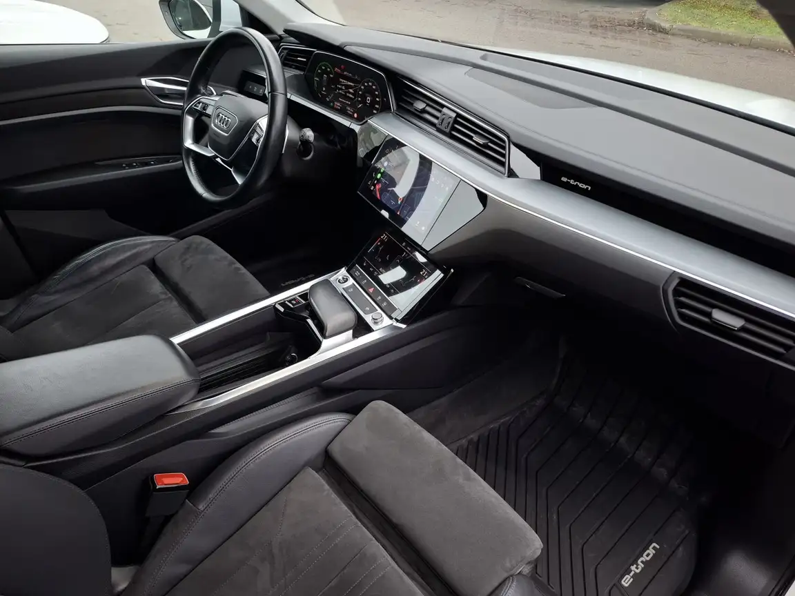AUDI E-TRON