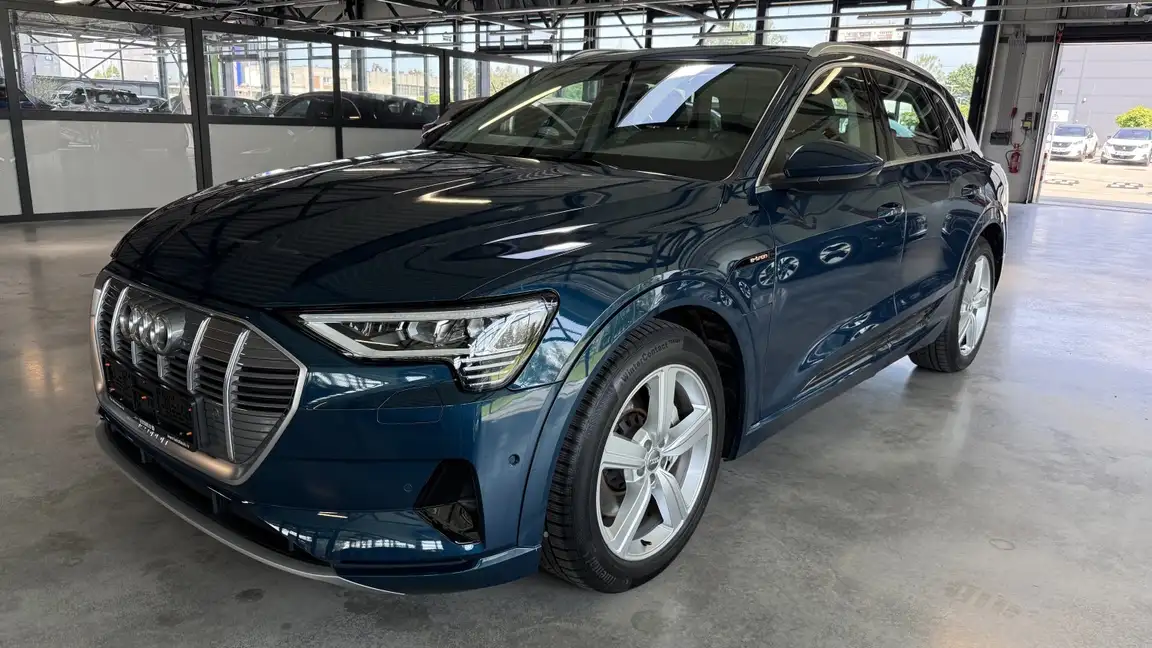 AUDI E-TRON