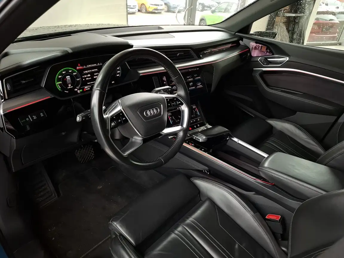 AUDI E-TRON