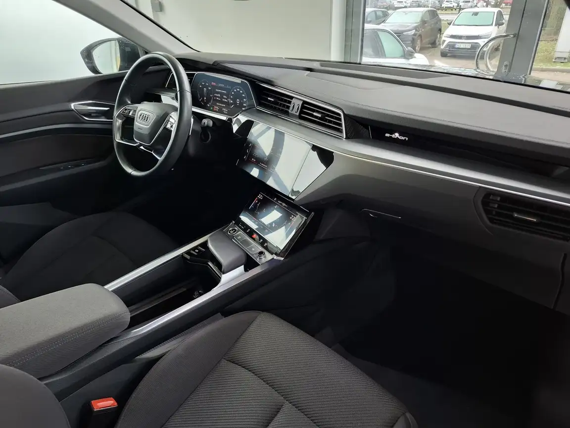 AUDI E-TRON