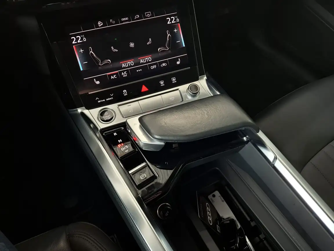 AUDI E-TRON