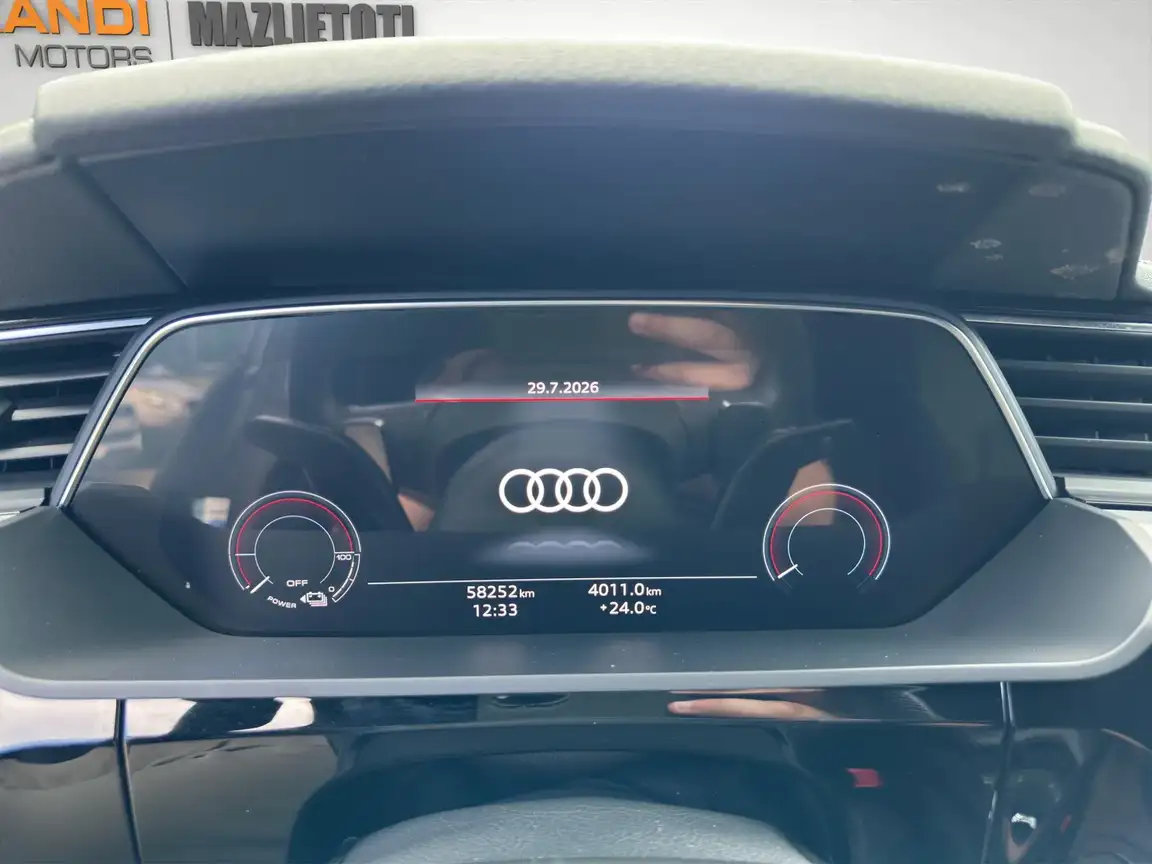 AUDI E-TRON
