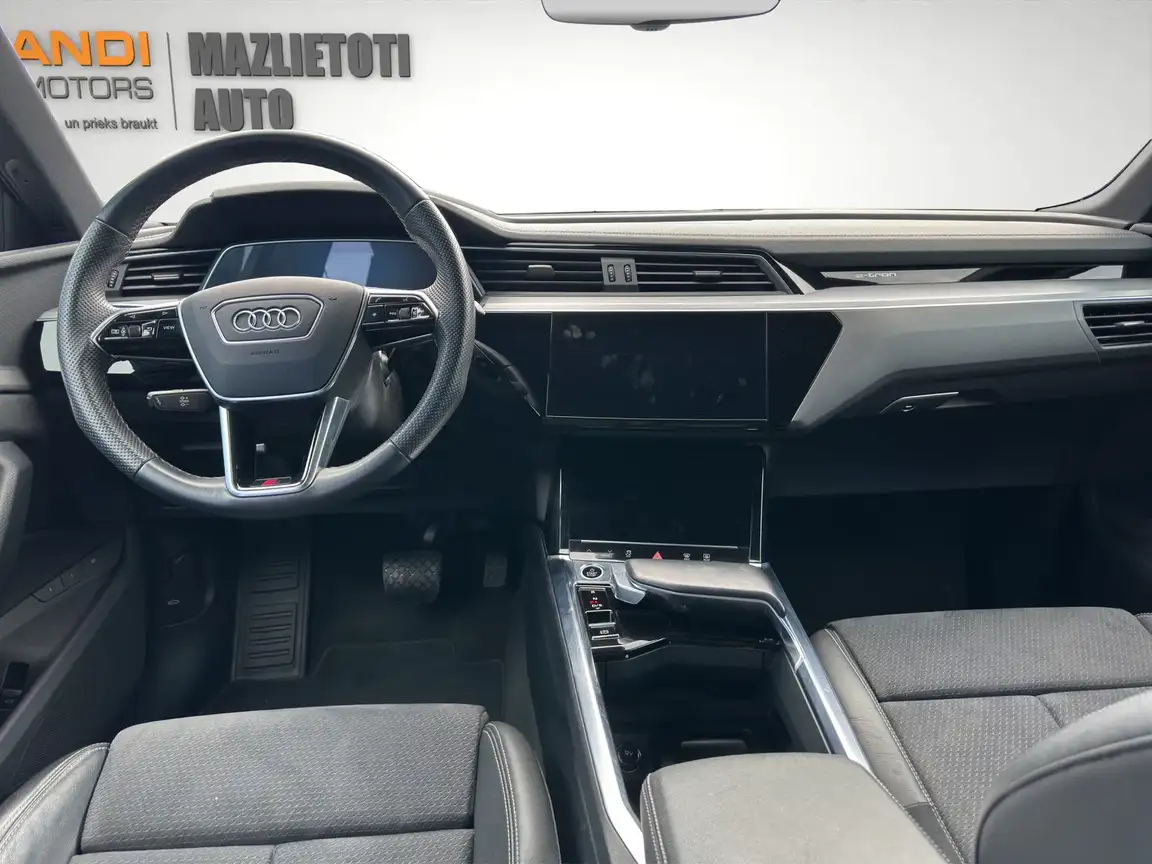 AUDI E-TRON