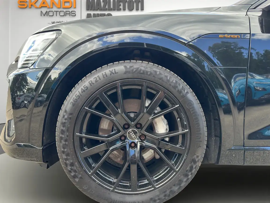 AUDI E-TRON