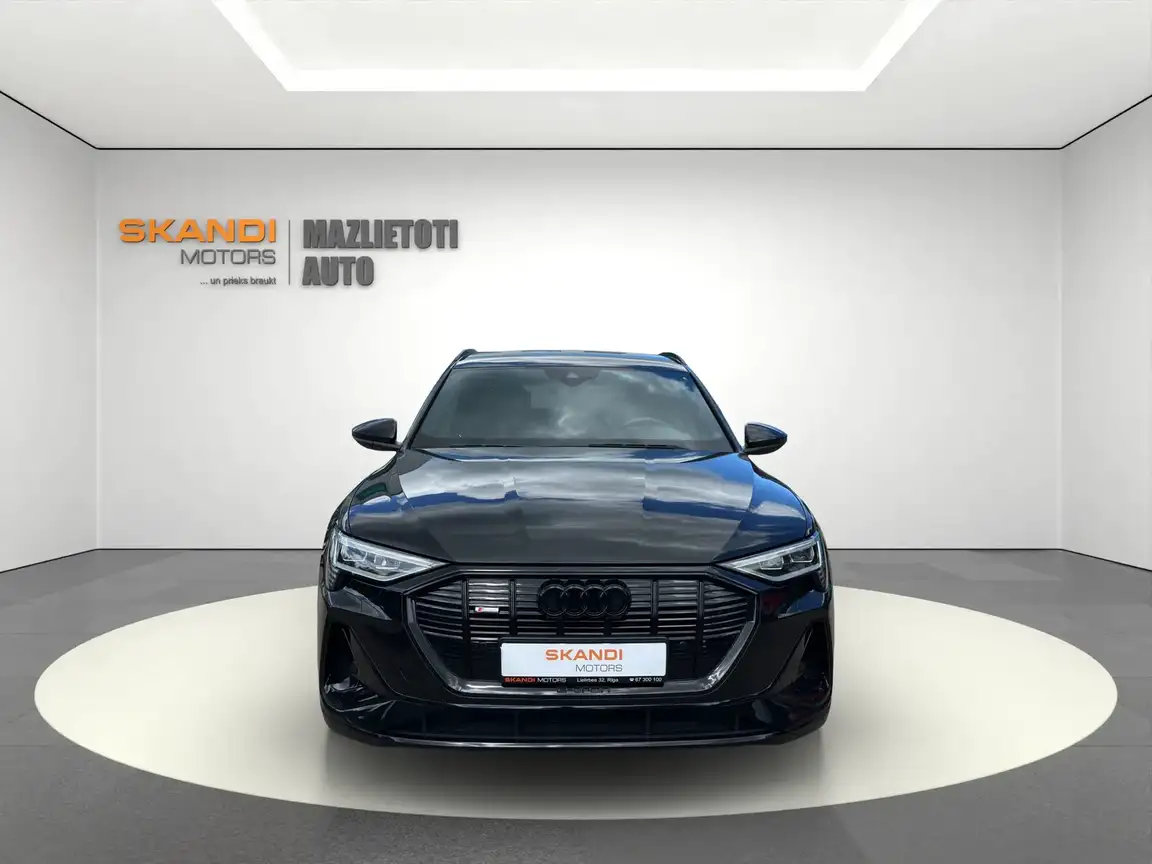 AUDI E-TRON