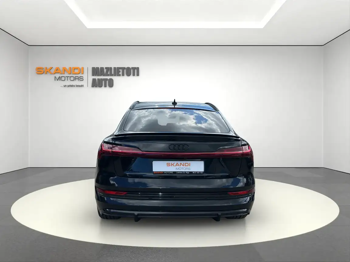 AUDI E-TRON