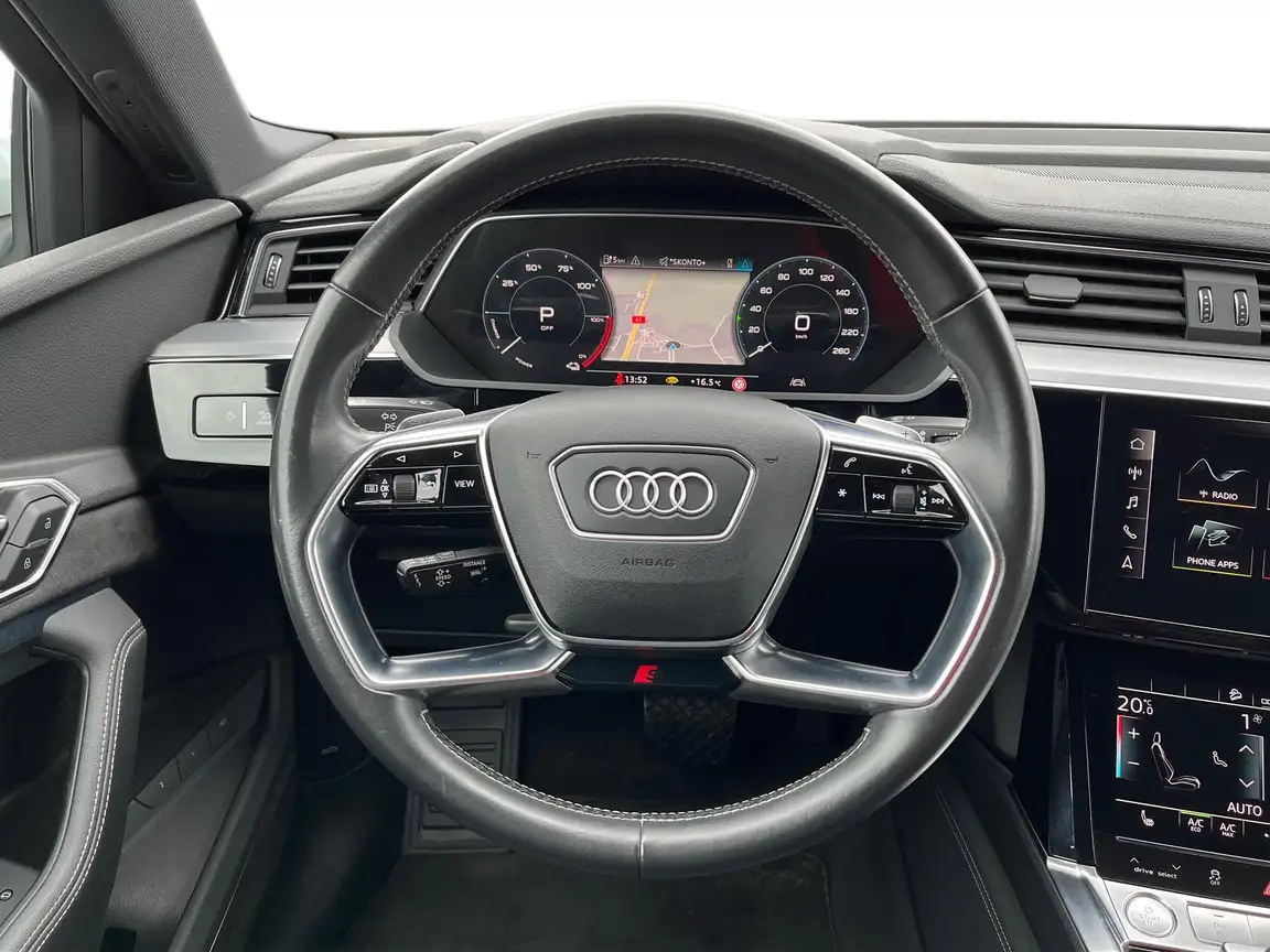 AUDI E-TRON