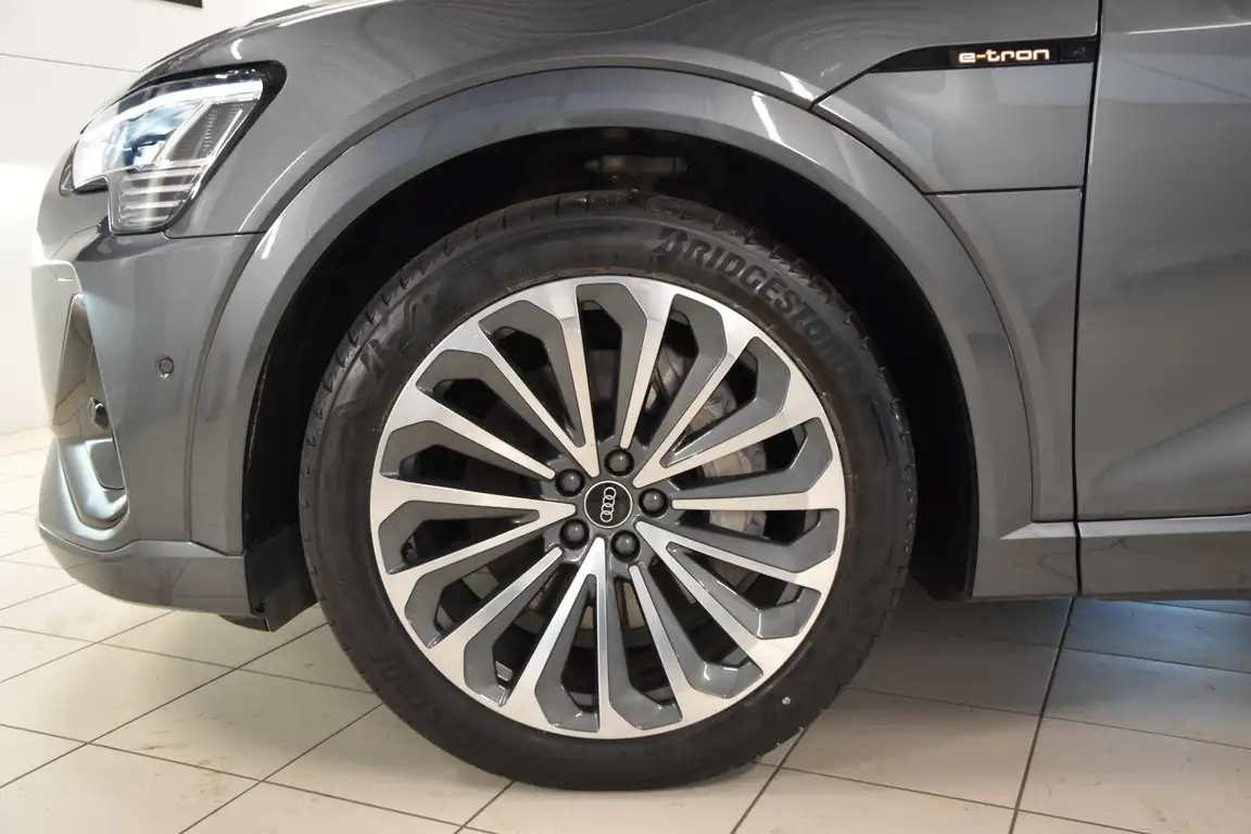 AUDI E-TRON
