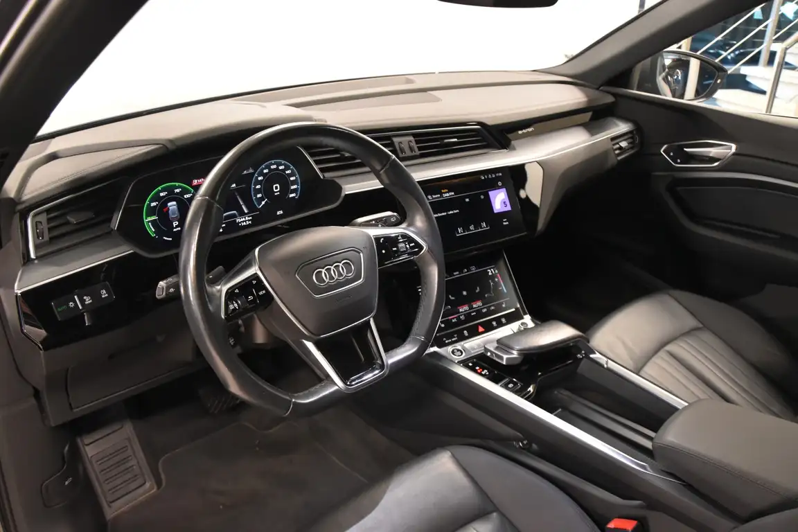 AUDI E-TRON