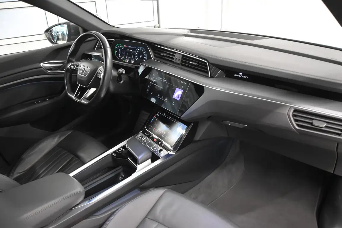 AUDI E-TRON