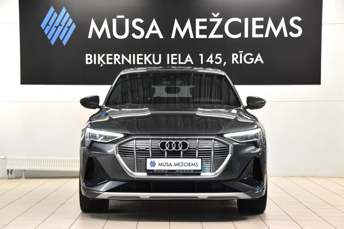 AUDI E-TRON