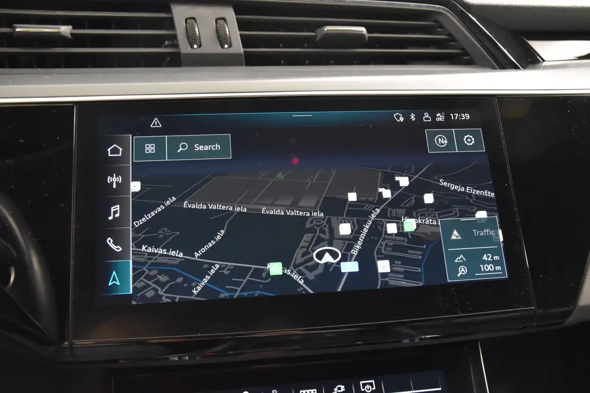 AUDI E-TRON
