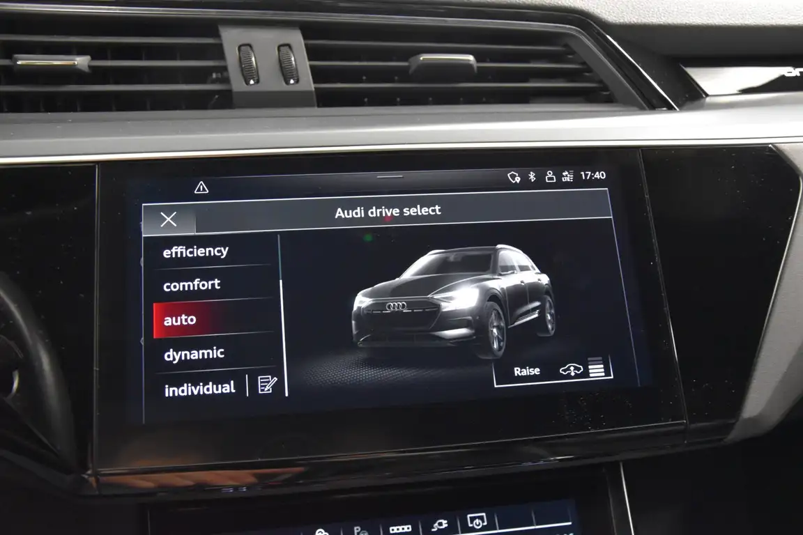 AUDI E-TRON