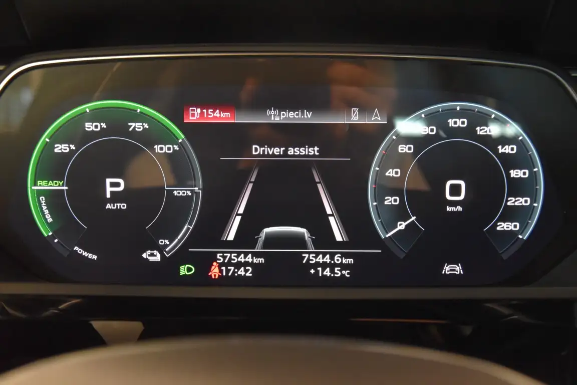 AUDI E-TRON