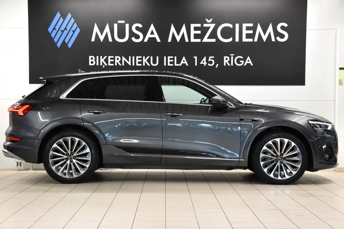 AUDI E-TRON