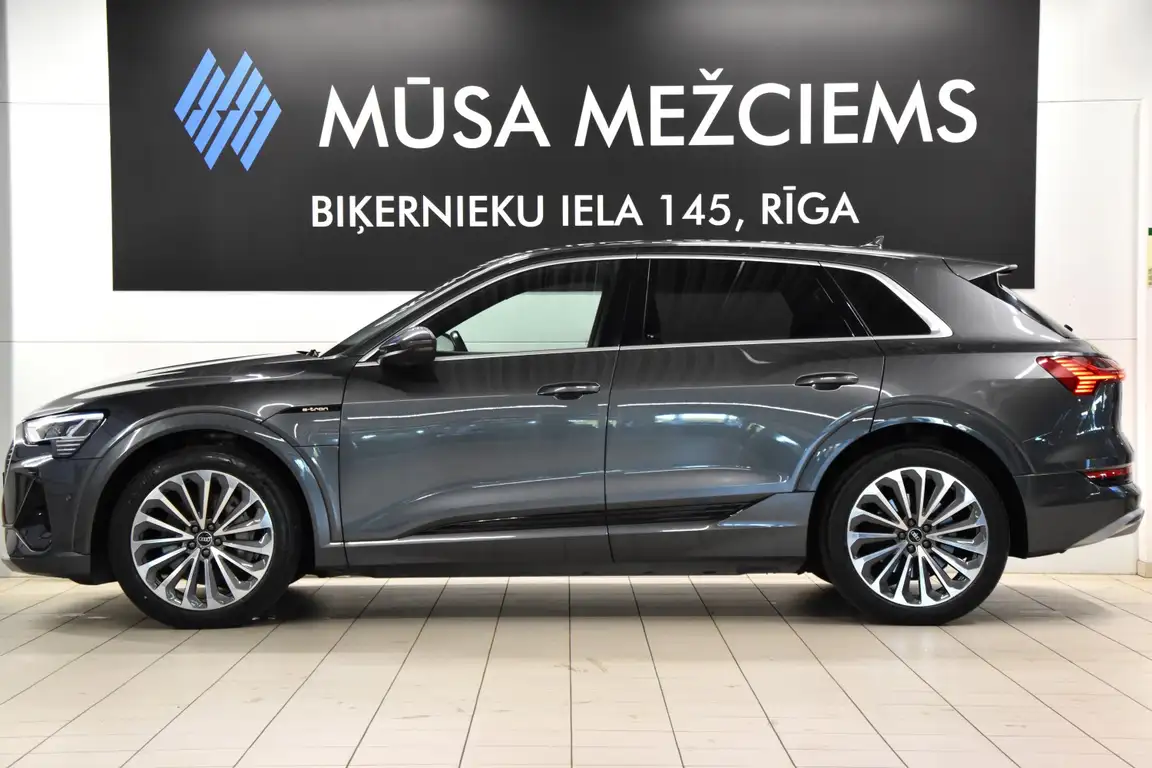 AUDI E-TRON