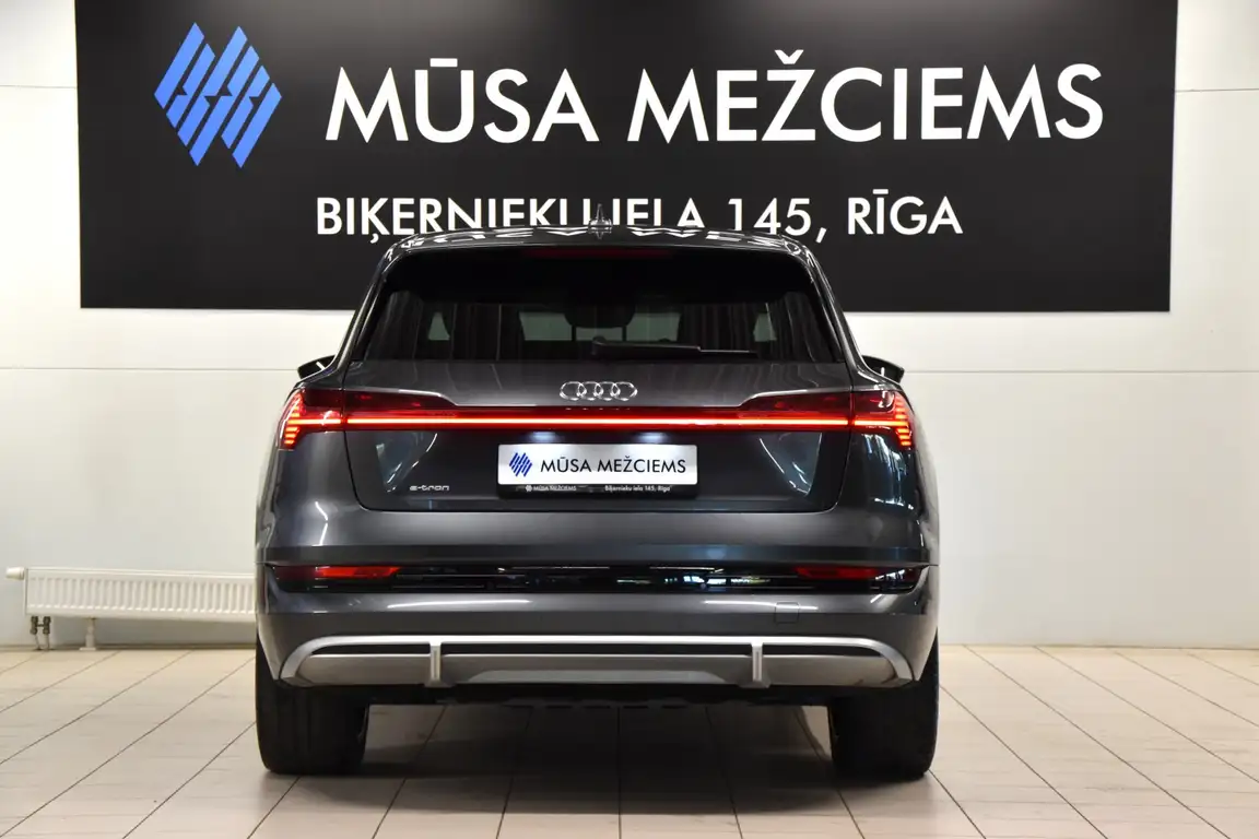 AUDI E-TRON