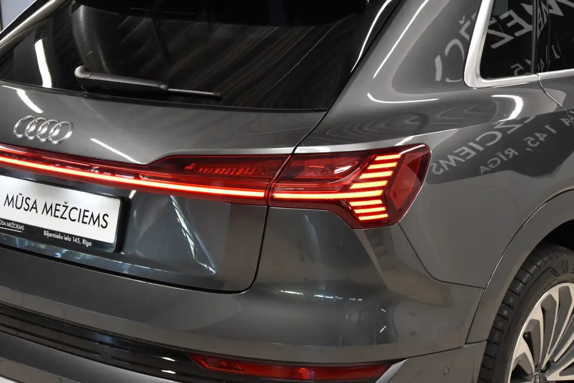AUDI E-TRON