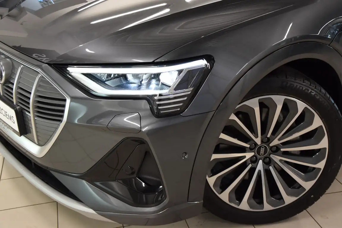 AUDI E-TRON